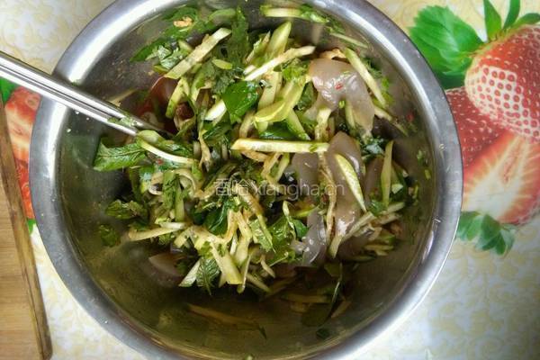 凉拌魔芋豆腐的做法图解3
