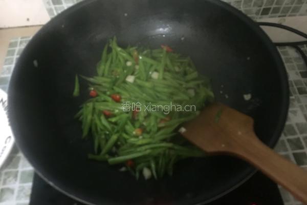 炝炒空心菜梗的做法图解6