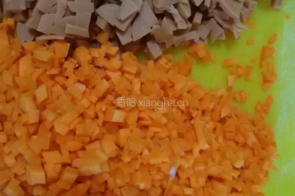 胡萝卜鸡蛋炒饭的做法图解2