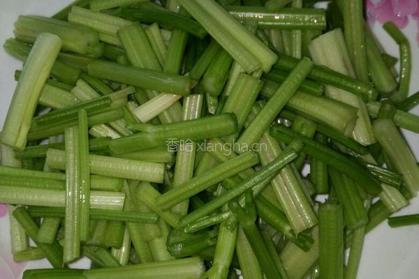芹菜炒香干的做法图解2