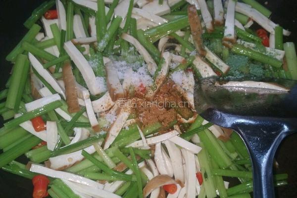 芹菜炒香干的做法图解7