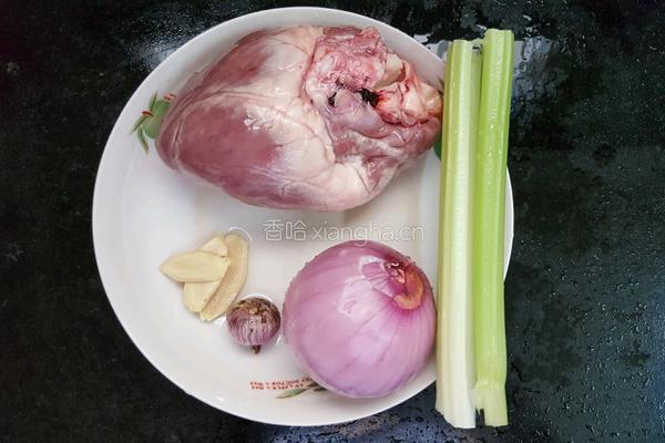 洋葱炒猪心的做法图解1