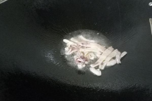 芹菜炒干鱿的做法图解4