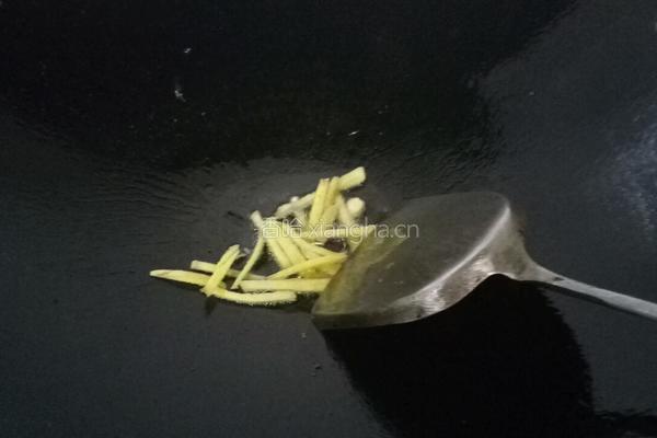 芹菜炒干鱿的做法图解6