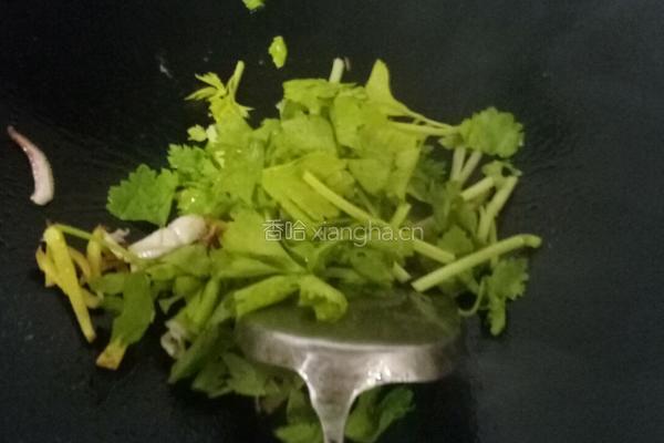 芹菜炒干鱿的做法图解8