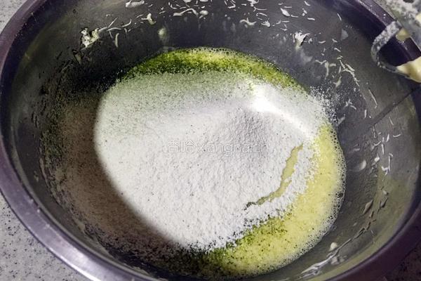 抹茶戚风蛋糕的做法图解6