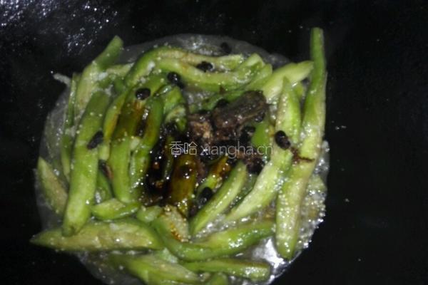 罐头鱼青茄子的做法图解5
