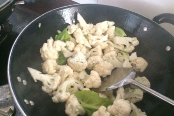 油炸豆腐炒花菜的做法图解6