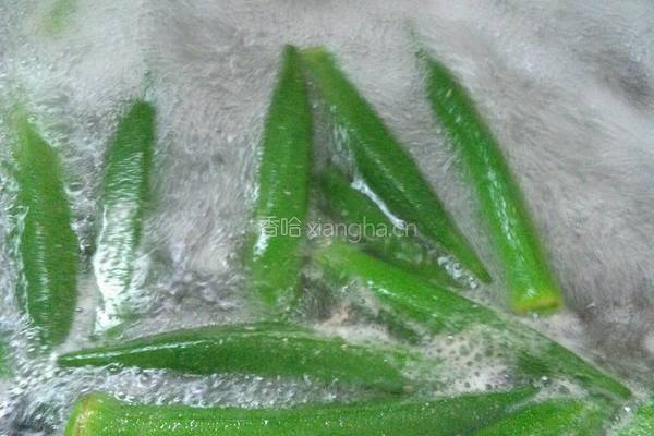 猪肉炒秋葵的做法图解4
