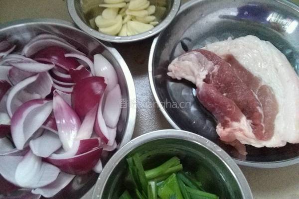 洋葱炒猪肉的做法图解1