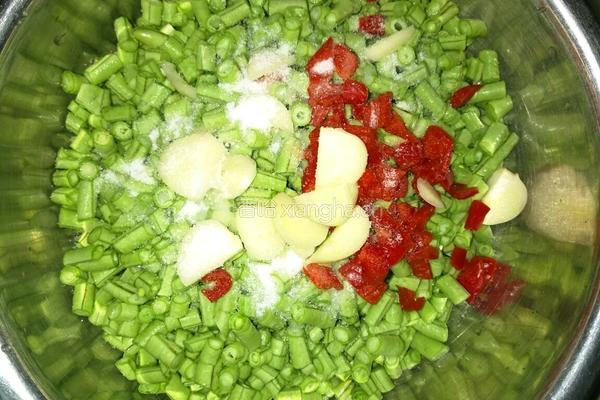 自制酸豆角小炒肉末的做法图解2