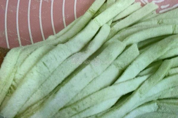 黄瓜汁手擀面的做法图解12