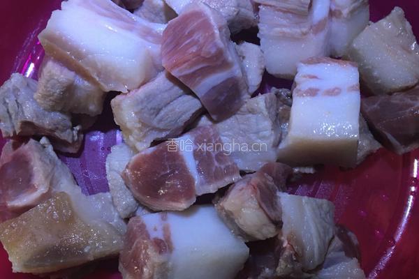 红烧肉炖土豆的做法图解1