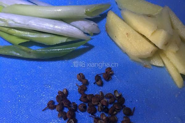 红烧肉炖土豆的做法图解3