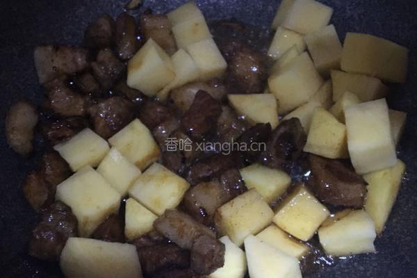 红烧肉炖土豆的做法图解5