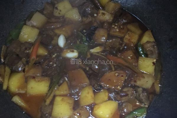 红烧肉炖土豆的做法图解7