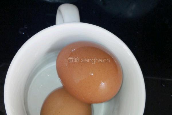 酱油蛋炒饭的做法图解1