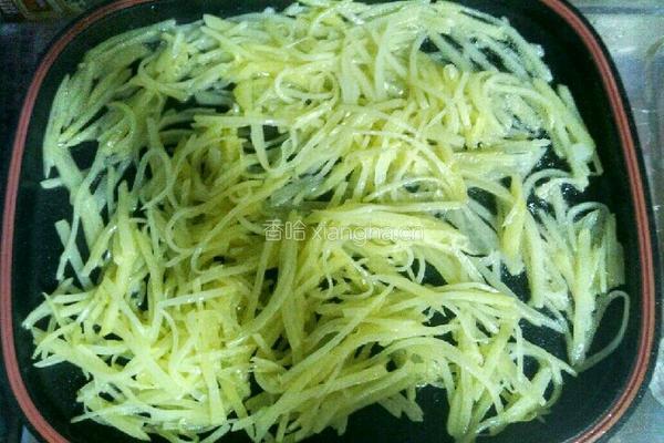 芹菜炒土豆丝的做法图解3