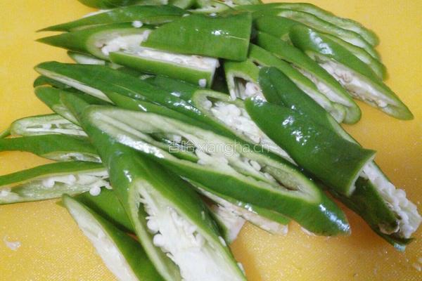 辣椒炒鱿鱼的做法图解4