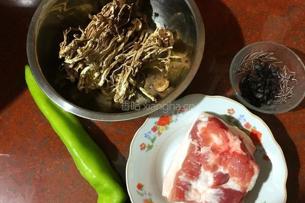 豉香茶树菇回锅肉的做法图解1