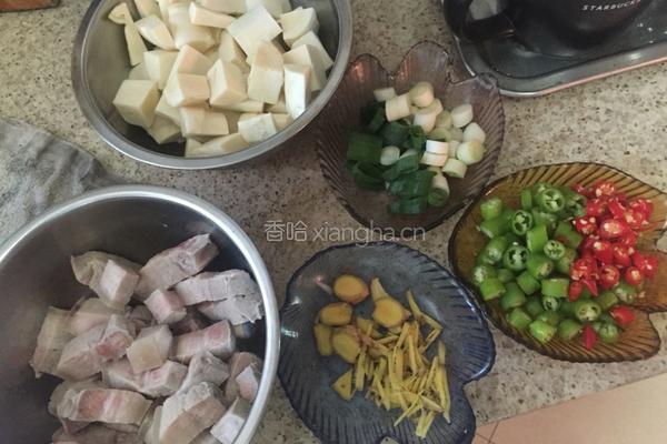 高笋腐乳红烧肉的做法图解1