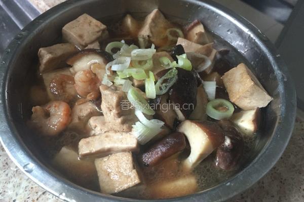 香菇虾仁炖豆腐的做法图解6