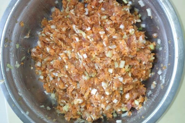 胡萝卜猪肉水饺的做法图解7