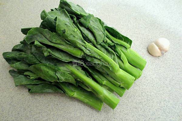 清炒芥兰的做法图解1