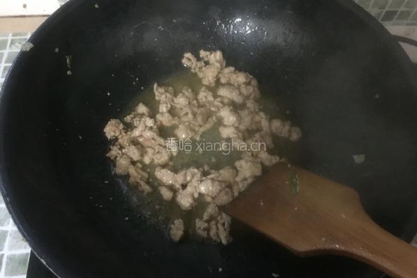 红椒炒毛豆肉末的做法图解5