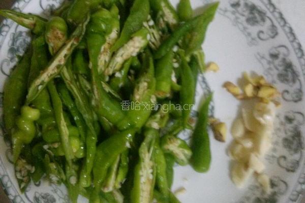 辣椒炒虾仁的做法图解3