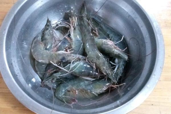 白灼虾的做法图解1