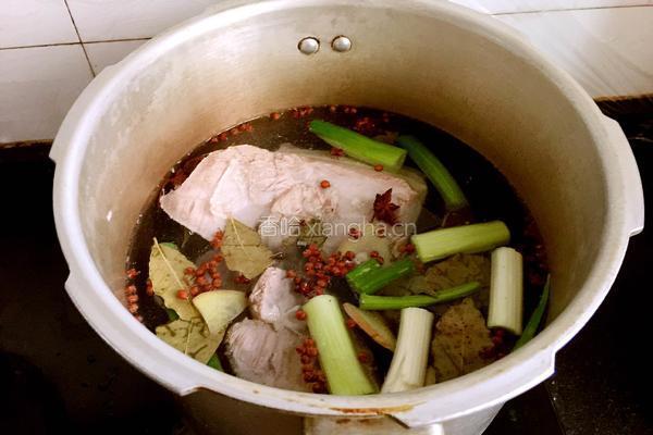腊汁肉夹馍的做法图解1