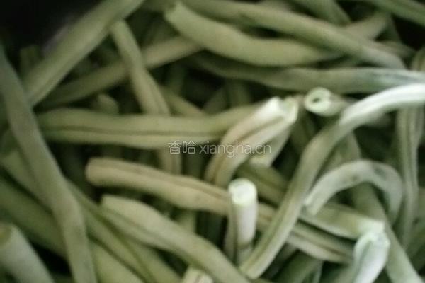 干煸豆角的做法图解1