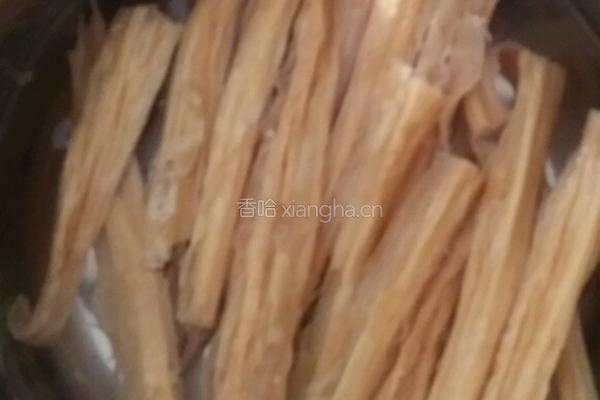 凉拌腐竹黑木耳的做法图解1