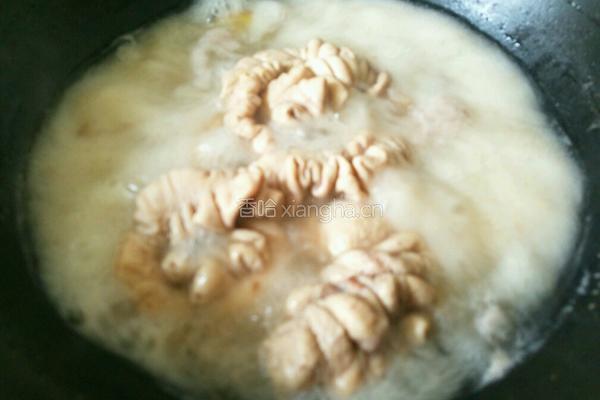 小土豆烧肥肠的做法图解2