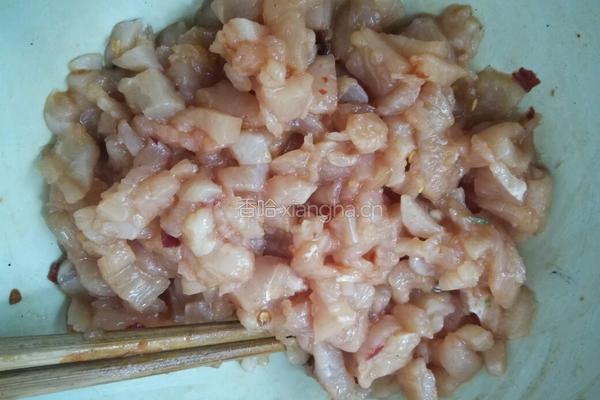 酸缸豆鸡丁的做法图解1