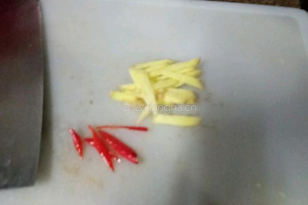 姜丝炒虾的做法图解2