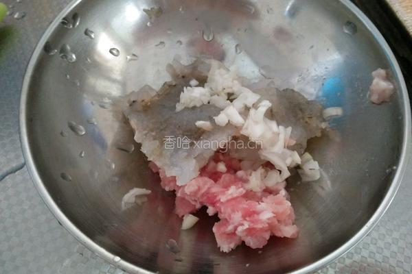 猪肉虾丸龙须面的做法图解3