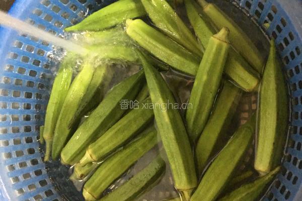 秋葵炒肉丝的做法图解1