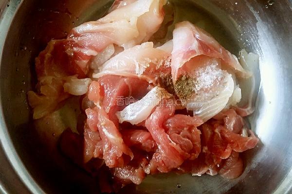 瘦肉鱼片皮蛋汤的做法图解4