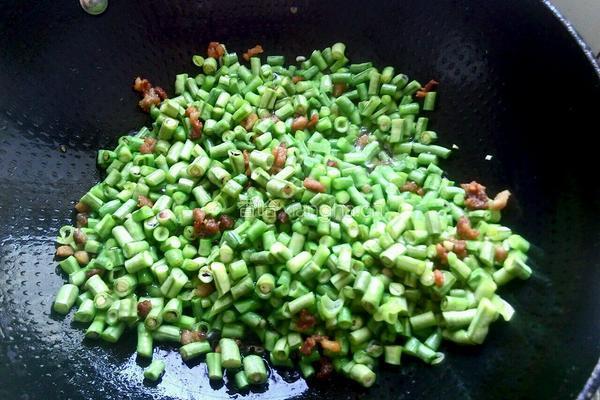 缸豆肉丁凉面的做法图解4
