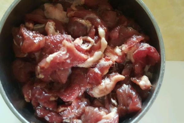 香辣牙签牛肉的做法图解1