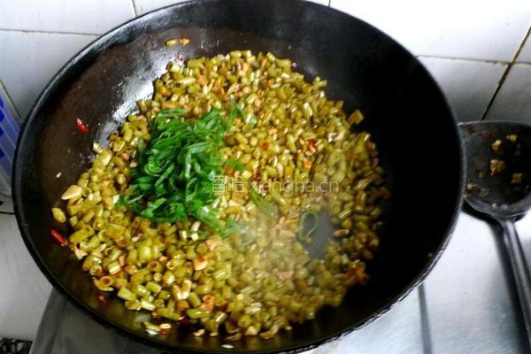 青椒炒泡菜的做法图解6