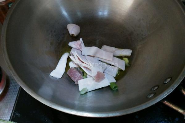 猪皮炖豆角的做法图解3