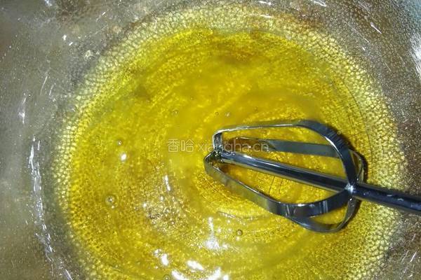 金黄红豆沙月饼的做法图解2