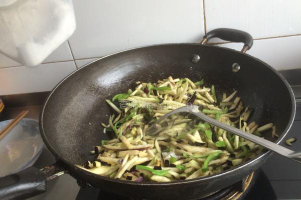 青椒炒茄子的做法图解9