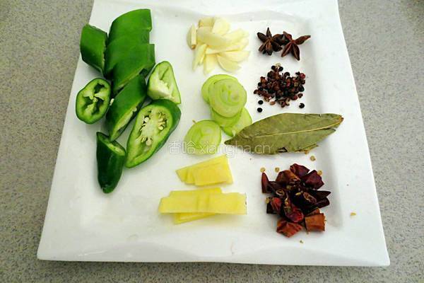土豆炖鸡的做法图解4