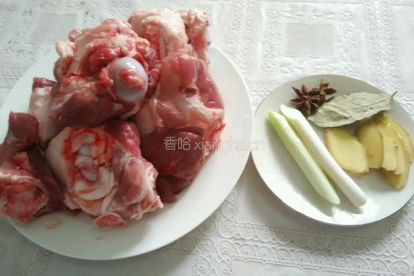 腐乳肘子的做法图解1