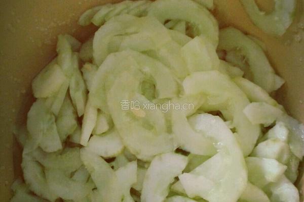 超简单开胃凉拌青瓜的做法图解2