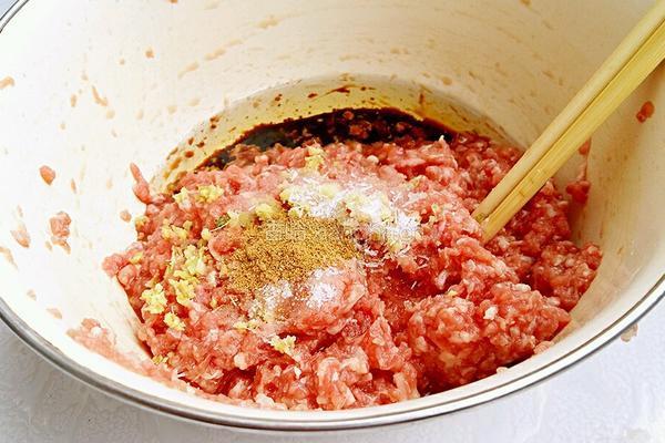 牛肉包子的做法图解1